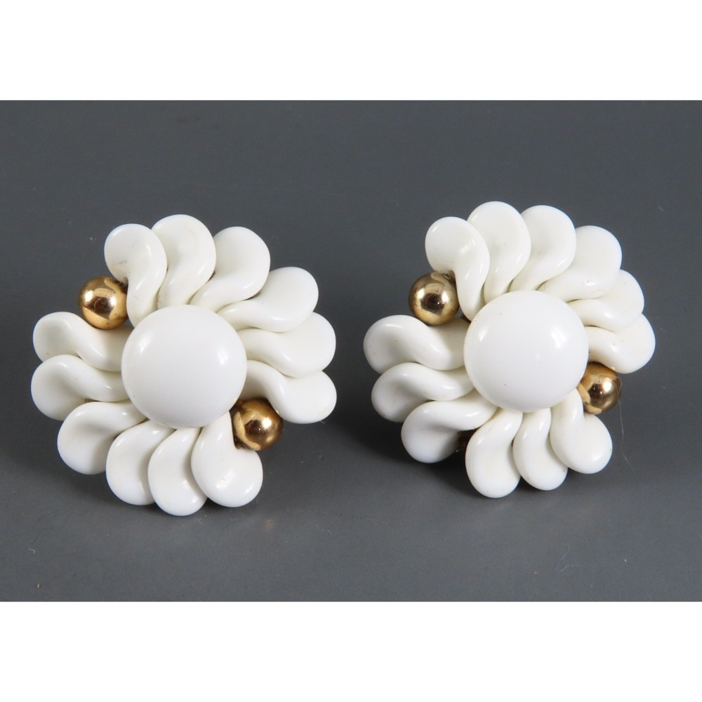 VTG MIJ JAPAN Screw Back Earrings WHITE MILK GLASS Beaded Cluster Flower GOLD